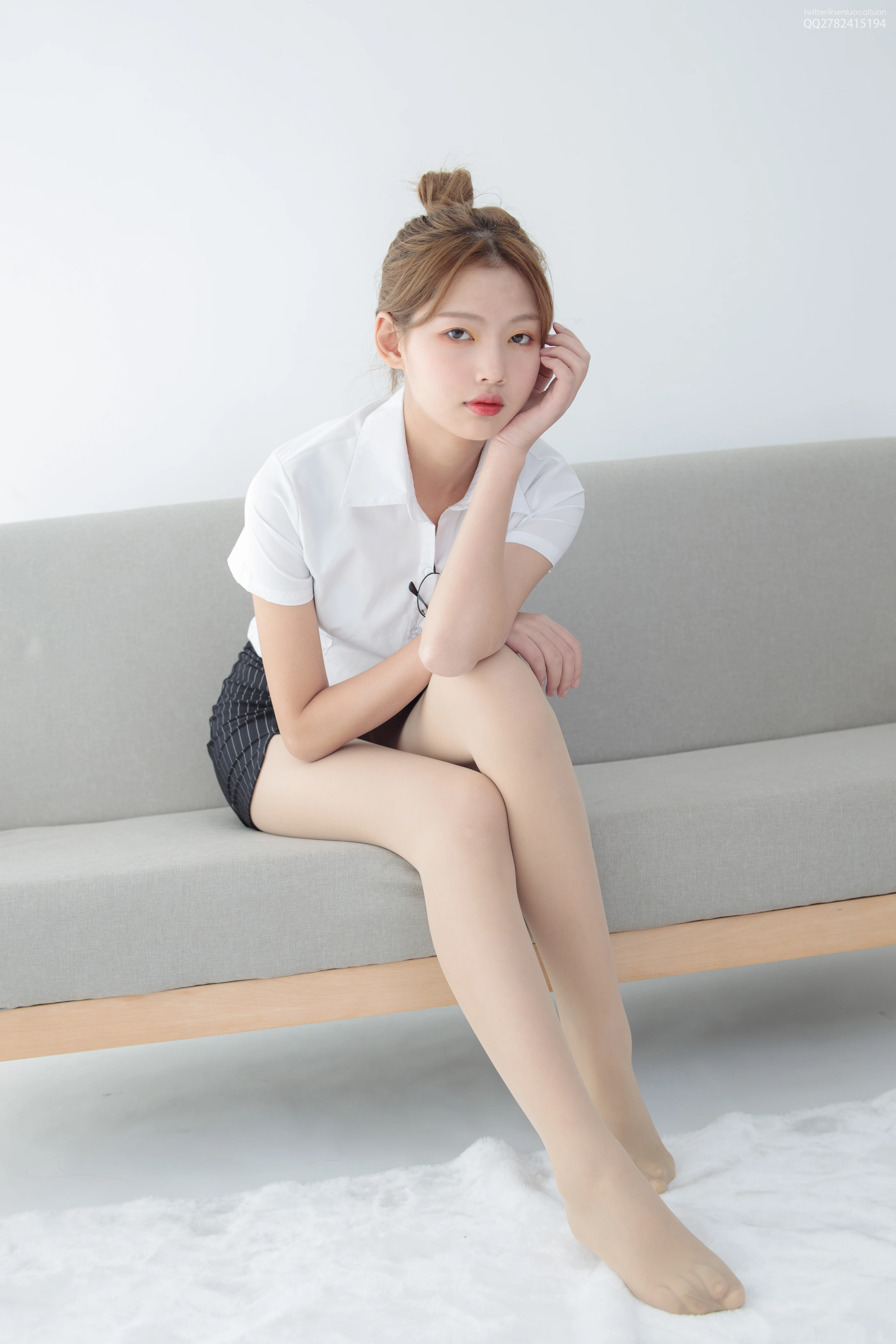森萝财团 JKFUN-037《OL一定要搭配眼镜》50D肉丝 [63P 1V]插图6